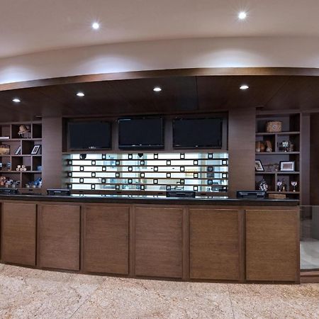 Four Points By Sheraton Galerias Monterrey Kültér fotó The reception desk at the library