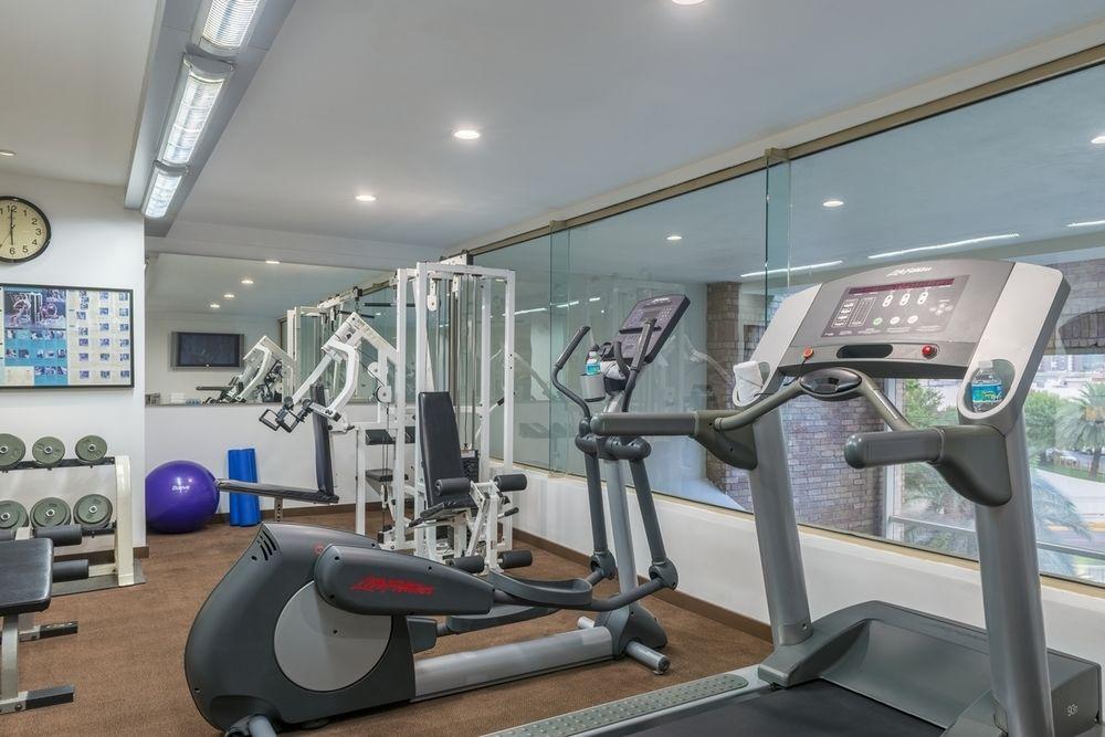 Four Points By Sheraton Galerias Monterrey Kültér fotó The gym at the hotel