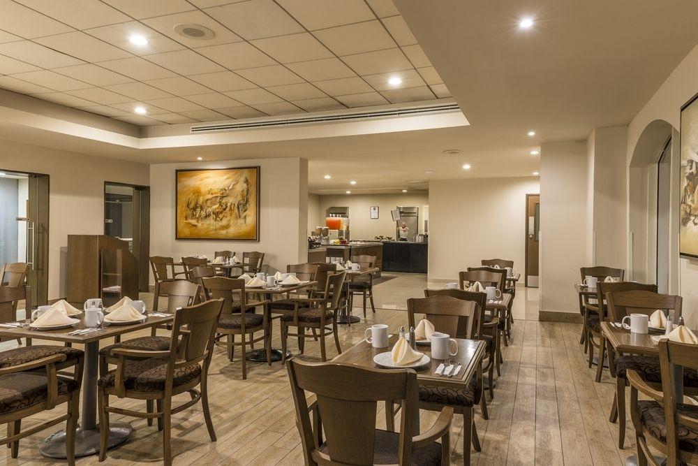 Four Points By Sheraton Galerias Monterrey Kültér fotó The restaurant at the hotel