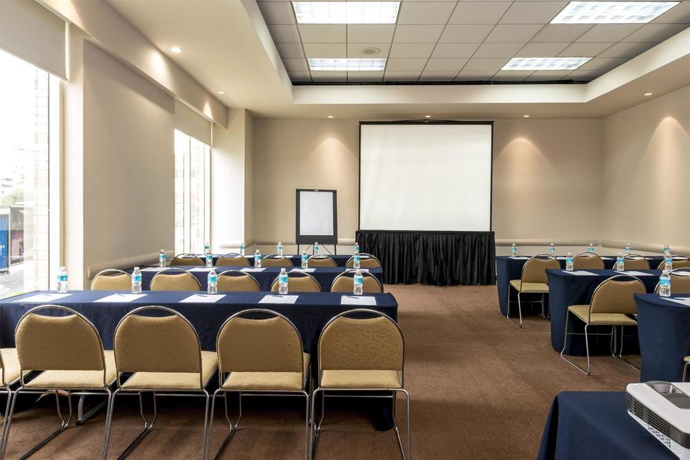 Four Points By Sheraton Galerias Monterrey Kültér fotó Meeting room