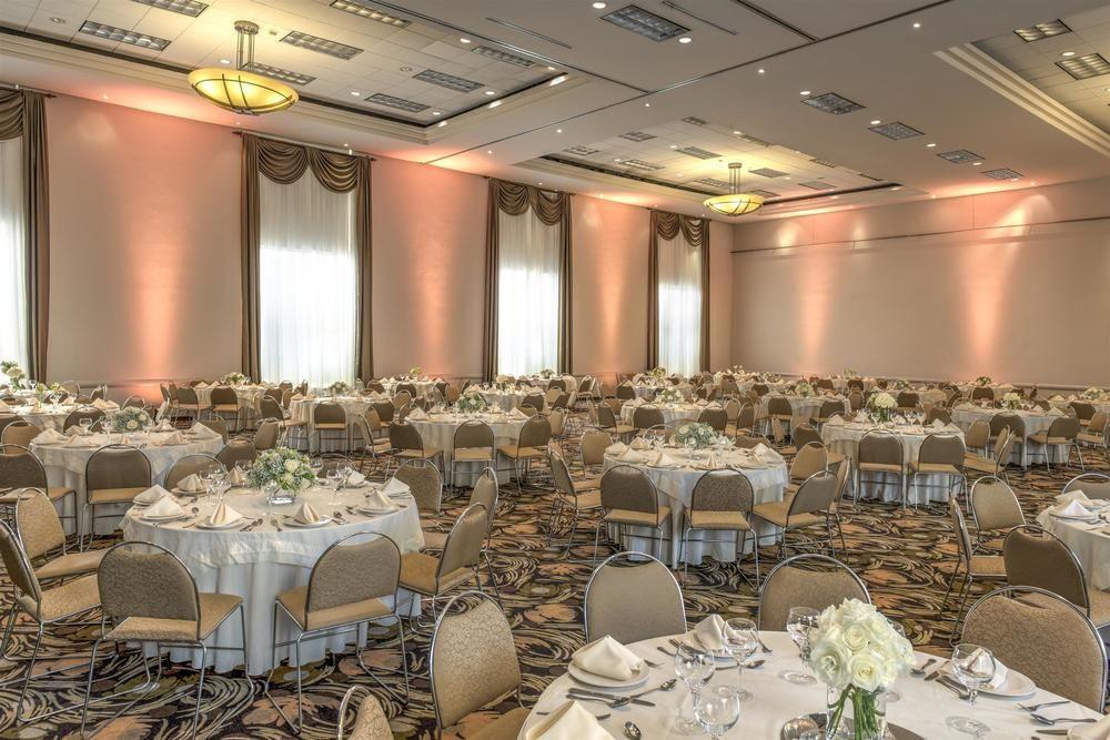 Four Points By Sheraton Galerias Monterrey Kültér fotó The ballroom at the Hilton San Francisco