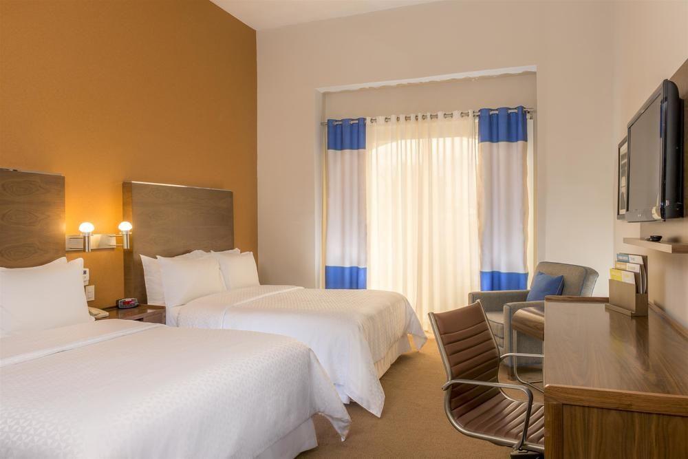 Four Points By Sheraton Galerias Monterrey Kültér fotó A typical room at the hotel