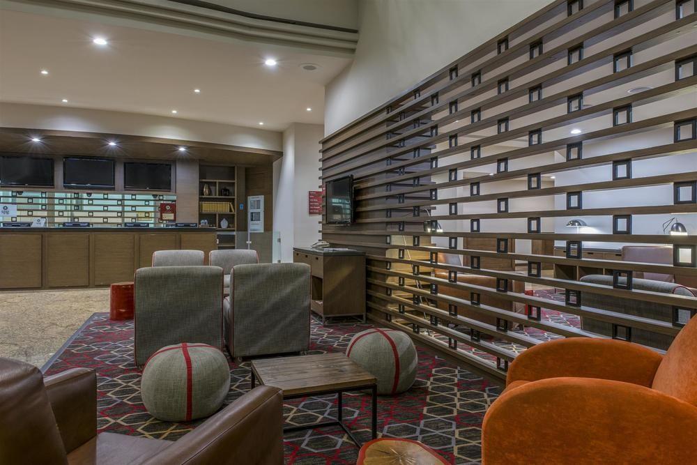 Four Points By Sheraton Galerias Monterrey Kültér fotó The lounge at the airport