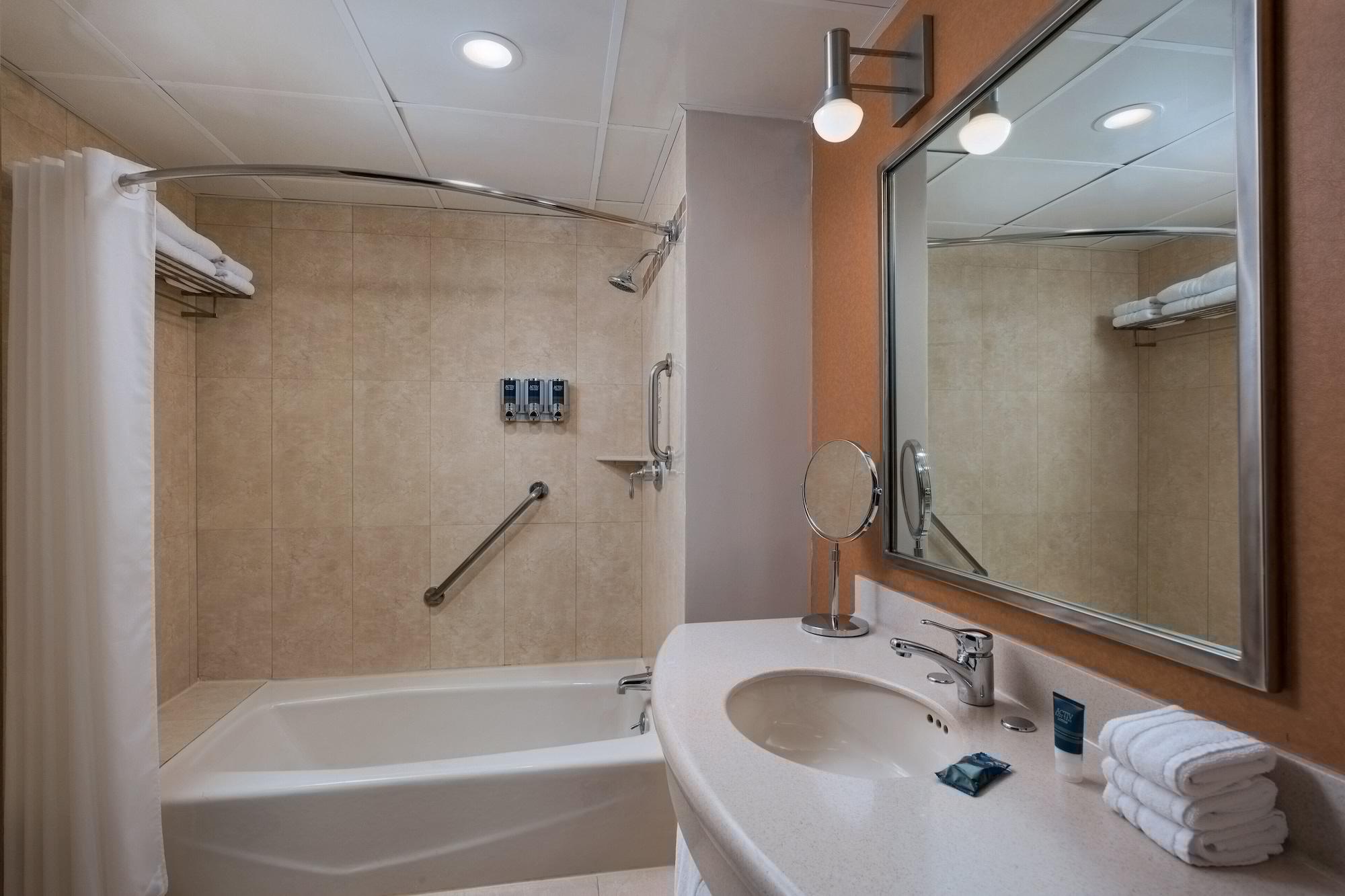 Four Points By Sheraton Galerias Monterrey Kültér fotó A bathroom in a hotel