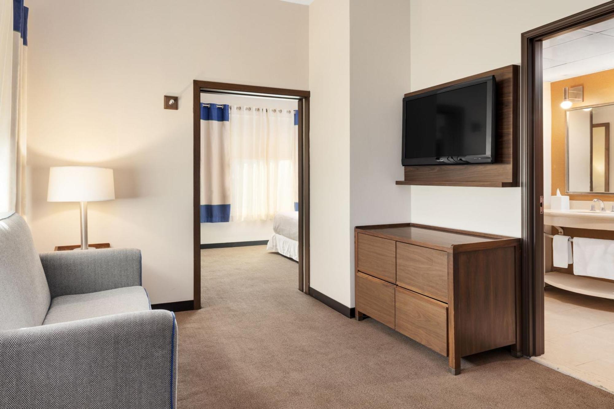 Four Points By Sheraton Galerias Monterrey Kültér fotó A typical suite at the Residence Inn