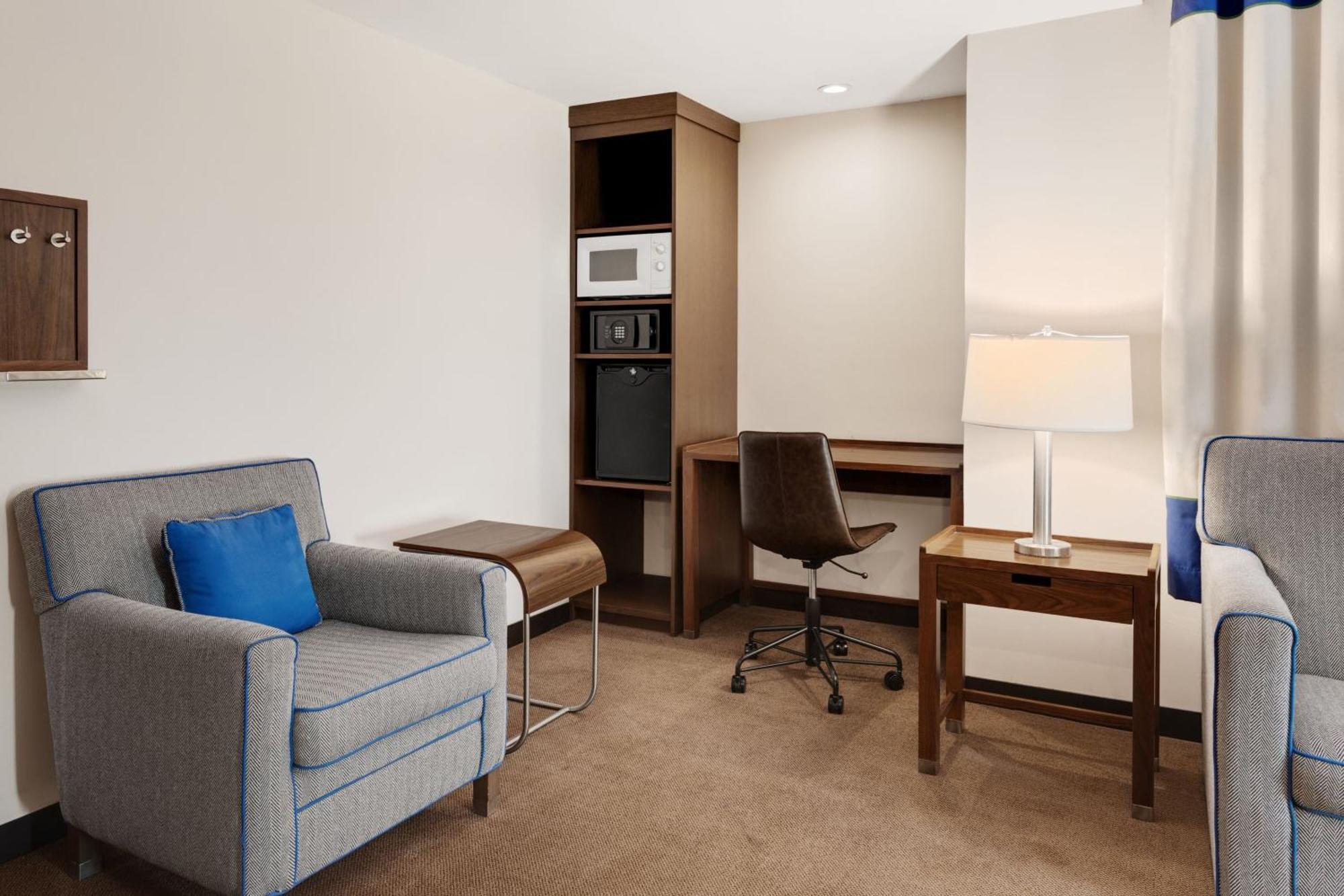 Four Points By Sheraton Galerias Monterrey Kültér fotó Living area