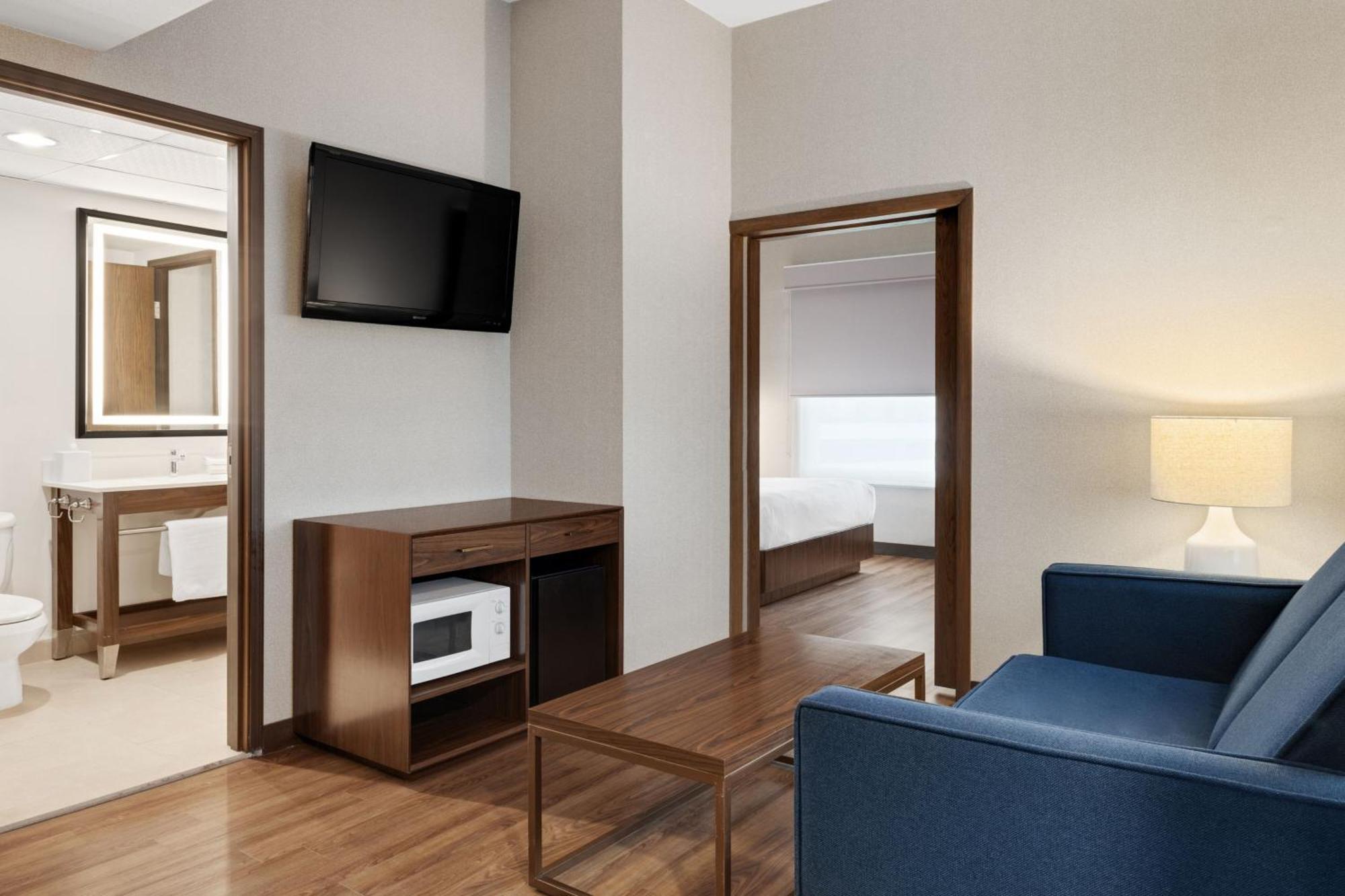 Four Points By Sheraton Galerias Monterrey Kültér fotó A suite at the Hilton Garden Inn in San Francisco