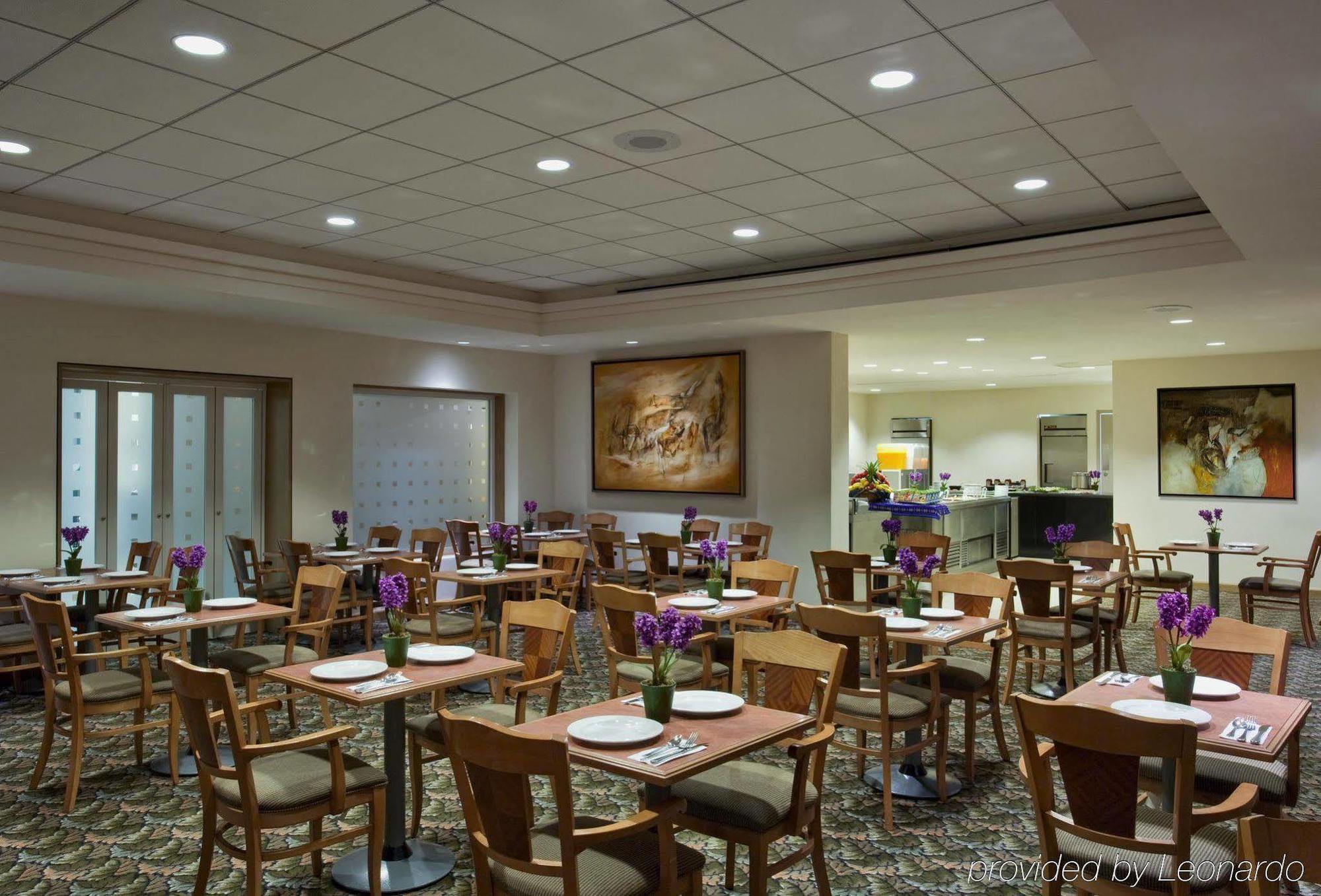 Four Points By Sheraton Galerias Monterrey Kültér fotó The Club at Newark Airport